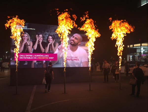 Quel est l'intérêt des oriflammes dans la publicité ?